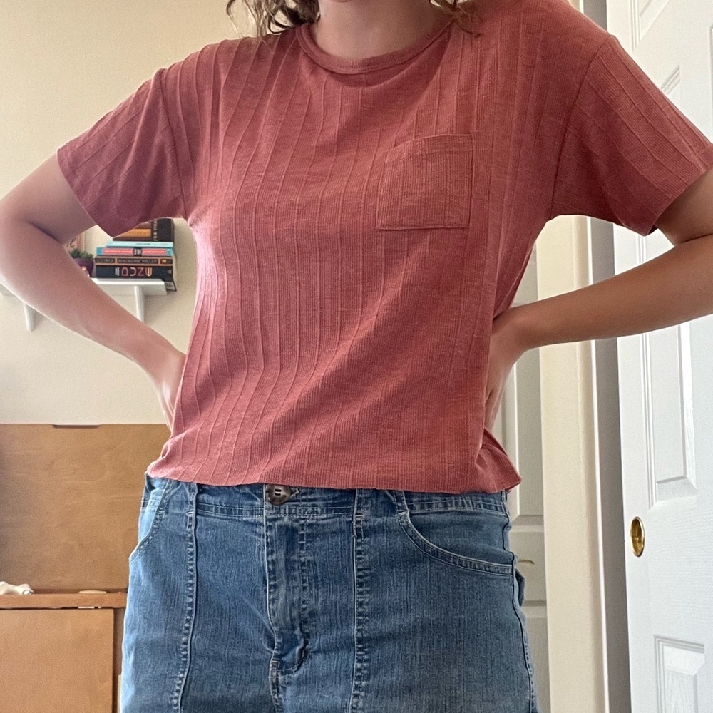 terra-cotta ribbed t-shirt